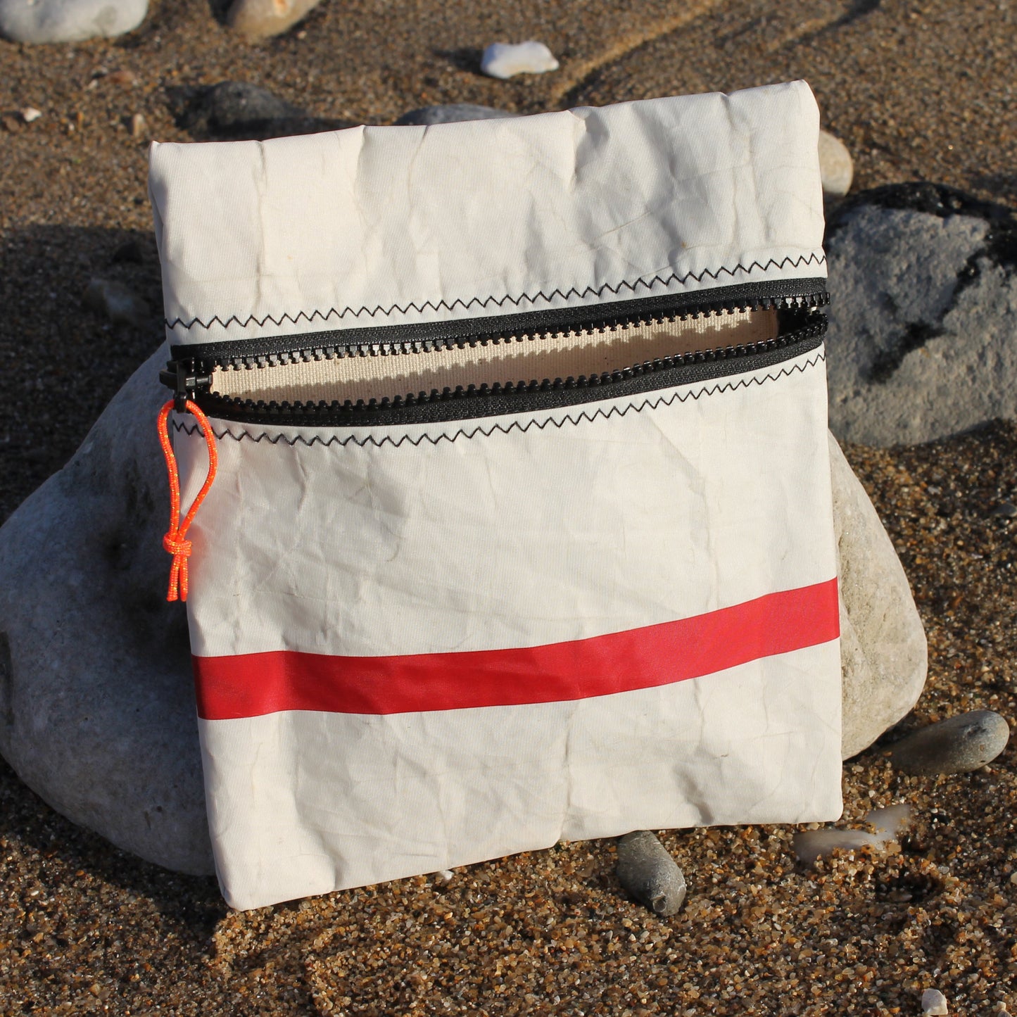 Pochette · Bande rouge